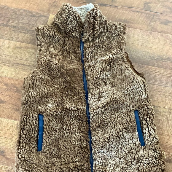 Simply Southern Sherpa Vest - Picture 2 of 3